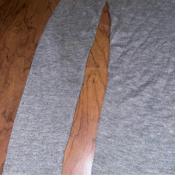 LULULEMON Bulux Lightweight V Neck Sweater Grey Thumb Holes Medium - Picture 4 of 6